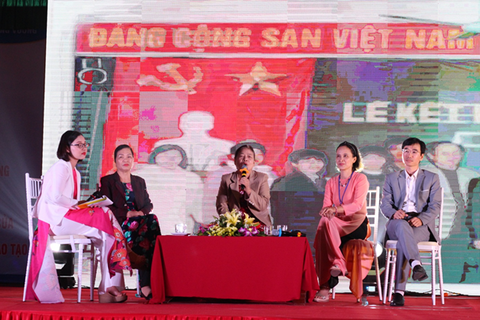 GIAO LƯU, GẶP GỠ CÁC THẾ HỆ GIÁO VIÊN VÀ HỌC SINH NHÂN KỈ NIỆM 20 NĂM THÀNH LẬP TRƯỜNG THPT TRƯNG VƯƠNG (1999 - 2019)
