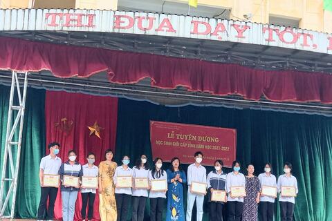 THPT TRƯNG VƯƠNG - Lễ tuyên dương khen thưởng thành tích học sinh giỏi năm học 2021-2022