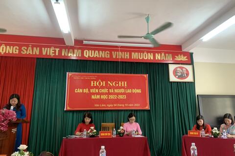 TRƯỜNG THPT TRƯNG VƯƠNG TỔ CHỨC HỘI NGHỊ CÁN BỘ, VIÊN CHỨC NĂM HỌC 2022 - 2023
