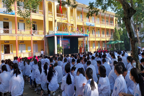 LỄ KÝ CAM KẾT VÀ TUYÊN TRUYỀN THỰC HIỆN AN TOÀN GIAO THÔNG, PHÒNG CHỐNG MA TUÝ VÀ CÁC TỆ NẠN XÃ HÔI TRONG TRƯỜNG THPT TRƯNG VƯƠNG