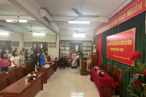 TRƯỜNG THPT TRƯNG VƯƠNG TỔ CHỨC HỘI NGHỊ CÁN BỘ, VIÊN CHỨC & NGƯỜI LAO ĐỘNG NĂM HỌC 2024 - 2025