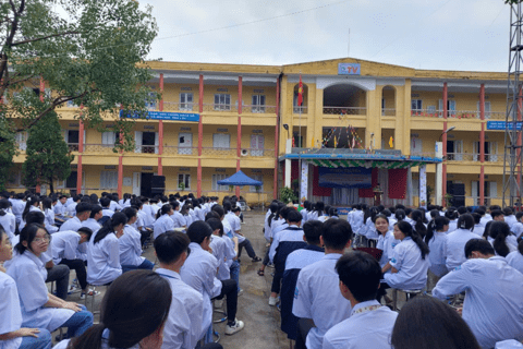 TUYÊN TRUYỀN “CÔNG TÁC BẢO VỆ VÀ HỖ TRỢ TRẺ EM TƯƠNG TÁC LÀNH MẠNH, SÁNG TẠO TRÊN MÔI TRƯỜNG MẠNG; CÔNG TÁC ĐẤU TRANH PHÒNG CHỐNG CÁC HÀNH VI VI PHẠM PHÁP LUẬT TRÊN MÔI TRƯỜNG MẠNG”
