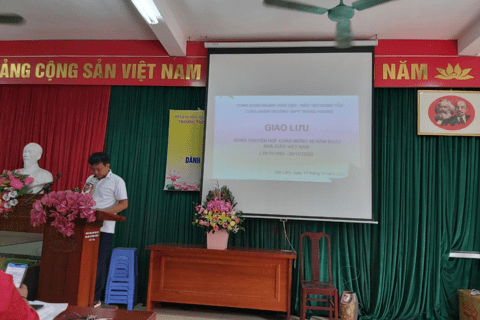 TRƯỜNG THPT TRƯNG VƯƠNG: TỔ CHỨC GIAO LƯU BÓNG CHUYỀN HƠI CHÀO MỪNG 40 NĂM NGÀY NHÀ GIÁO VIỆT NAM