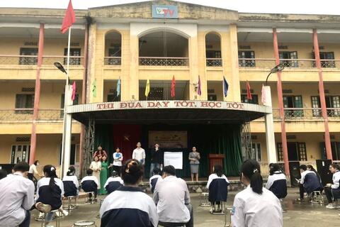 Tổ Tiếng Anh trường THPT Trưng Vương tổ chức ngoại khóa thông qua sinh hoạt Câu lạc bộ Tiếng Anh với cuộc thi “Rung chuông vàng”