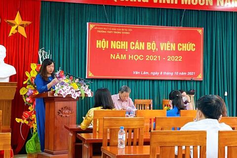 TRƯỜNG THPT TRƯNG VƯƠNG TỔ CHỨC HỘI NGHỊ CÁN BỘ, VIÊN CHỨC NĂM HỌC 2021 - 2022