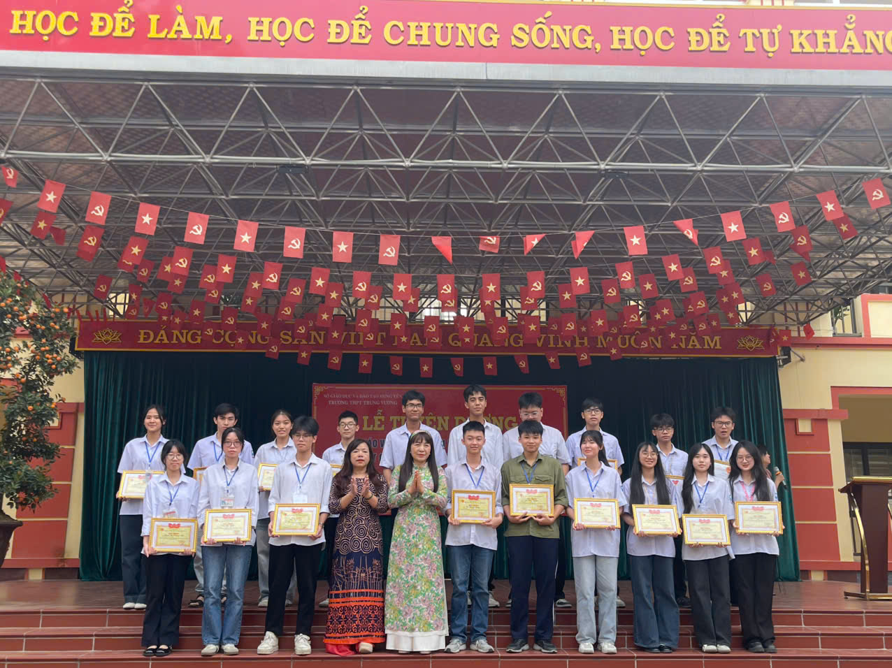 <a href='https://c3trungvuong.hungyen.edu.vn/tin-tuc/dau-an-trung-vuong-nam-hoc-20252026-vinh-danh-thay-co-va-hoc-sinh-tieu-bieu.html'>DẤU ẤN TRƯNG VƯƠNG NĂM HỌC 2025–2026: VINH DANH THẦY CÔ VÀ HỌC SINH TIÊU BIỂU</a>