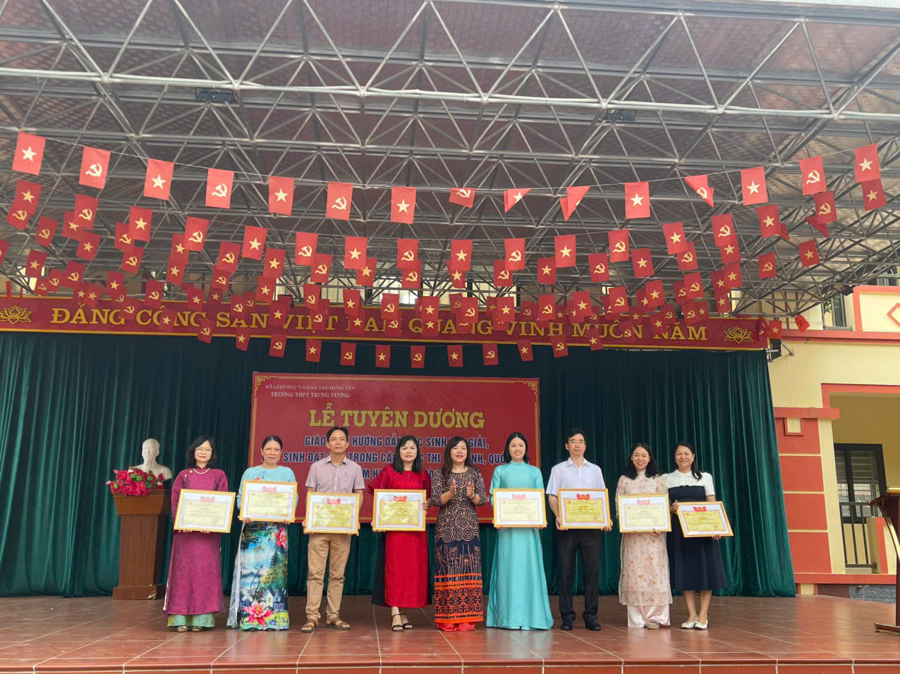 <a href='https://c3trungvuong.hungyen.edu.vn/tin-tuc/dau-an-trung-vuong-nam-hoc-20252026-vinh-danh-thay-co-va-hoc-sinh-tieu-bieu.html'>DẤU ẤN TRƯNG VƯƠNG NĂM HỌC 2025–2026: VINH DANH THẦY CÔ VÀ HỌC SINH TIÊU BIỂU</a>