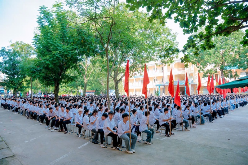 TƯNG BỪNG LỄ KHAI GIẢNG NĂM HỌC MỚI 2025 – 2026 TRƯỜNG THPT TRƯNG VƯƠNG