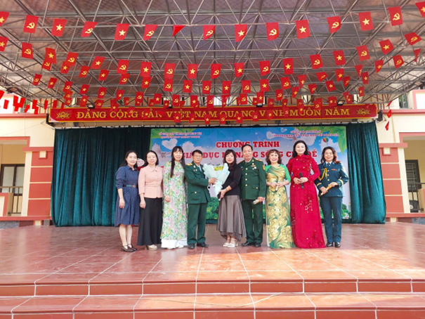 <a href='https://c3trungvuong.hungyen.edu.vn/tin-tuc/chuong-trinh-giao-duc-ki-nang-song-chu-de-long-biet-on-ki-nang-quan-li-cam-xuc-va-giao-luu-ca-nhac-voi-cac-nghe-sy-thuong-binh-cuu-chien-binh-ha-noi.html'>CHƯƠNG TRÌNH GIÁO DỤC KĨ NĂNG SỐNG CHỦ ĐỀ "LÒNG BIẾT ƠN - KĨ NĂNG QUẢN LÍ CẢM XÚC" VÀ GIAO LƯU CA NHẠC VỚI CÁC NGHỆ SỸ THƯƠNG BINH CỰU CHIẾN BINH HÀ NỘI</a>